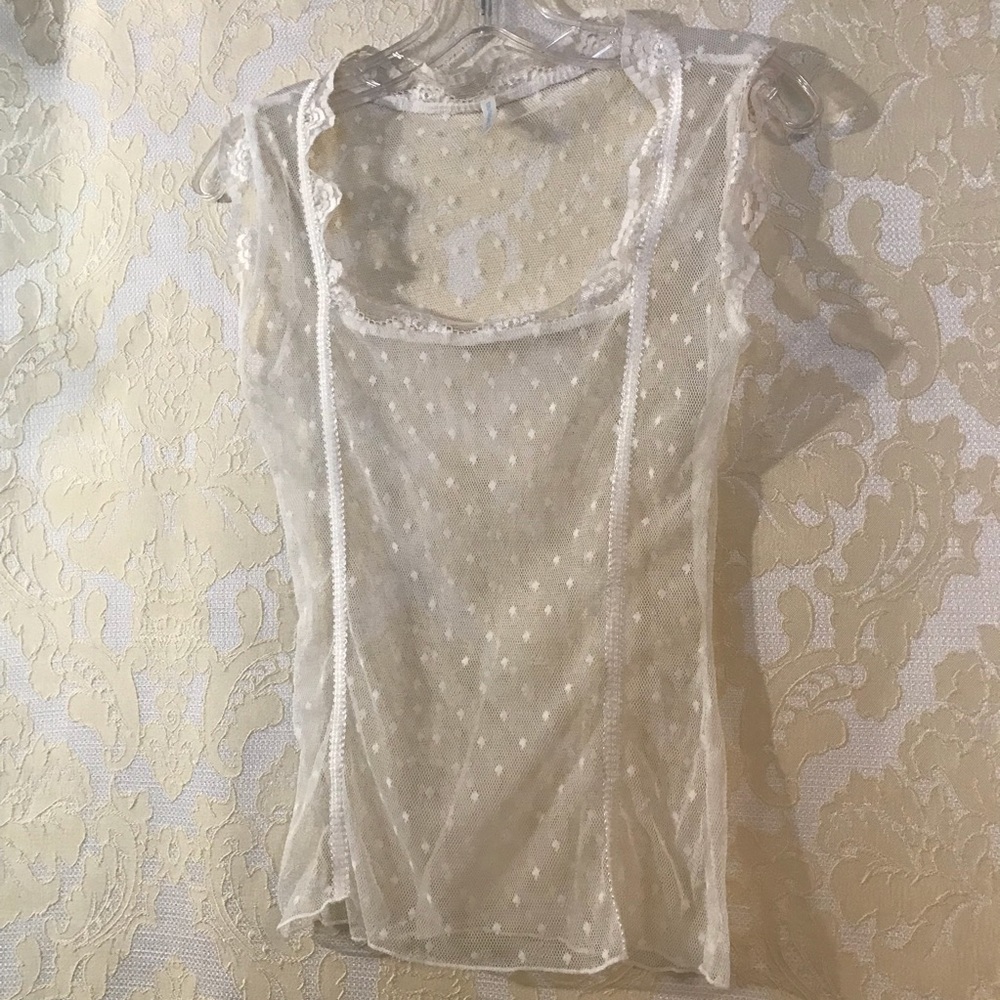 Beautiful lace top - Picture 4 of 5
